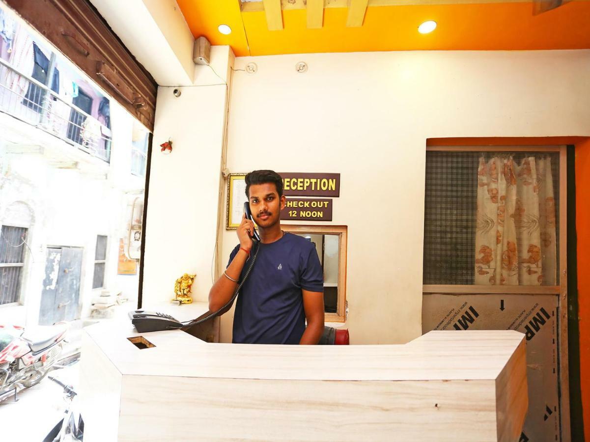 Spot On 45585 Hotel Aakash Ganga Varanasi Exterior foto