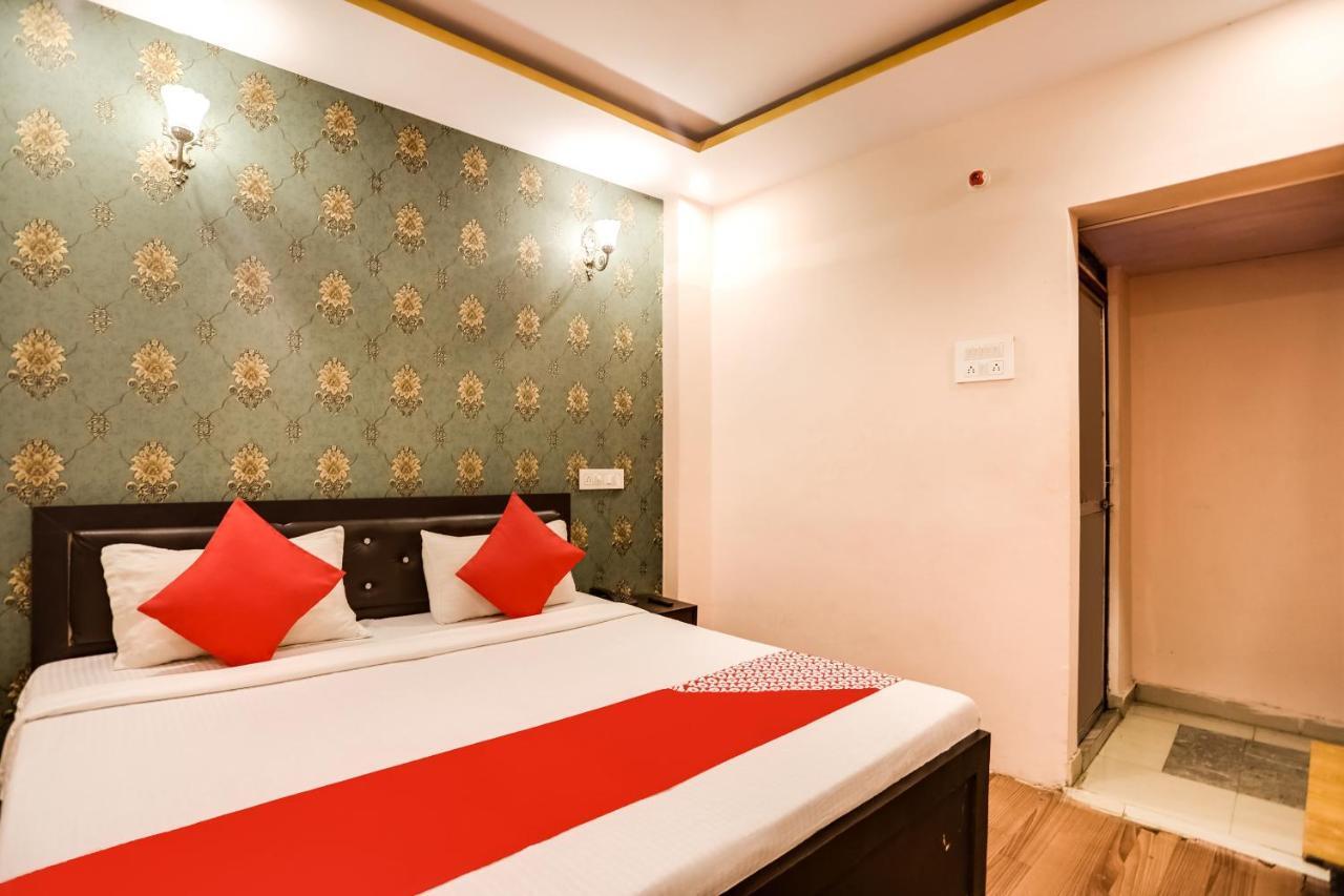 Spot On 45585 Hotel Aakash Ganga Varanasi Exterior foto